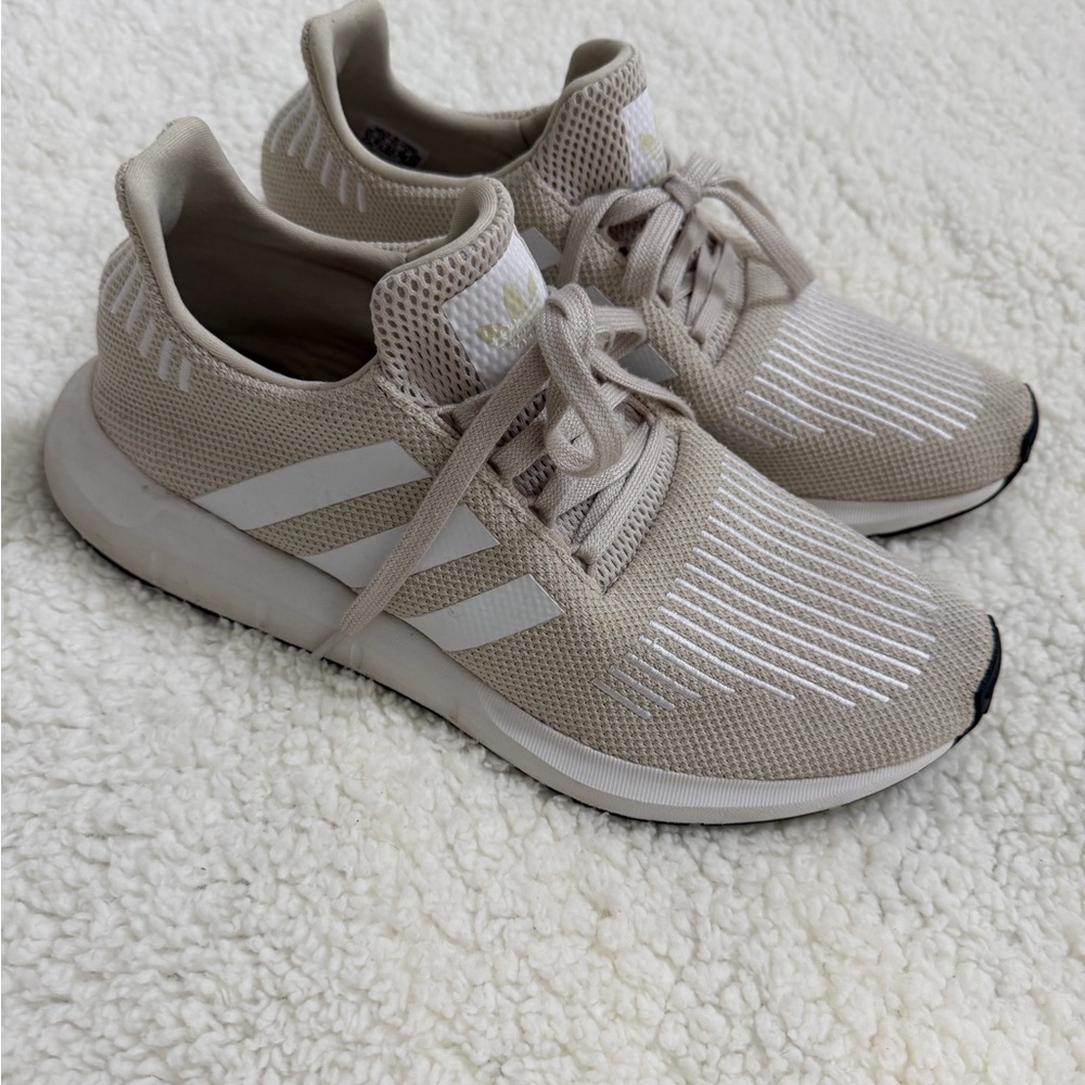 Adidas Women's Swift Run Casual Sneakers Women's Cream Tan Sneakers size 11